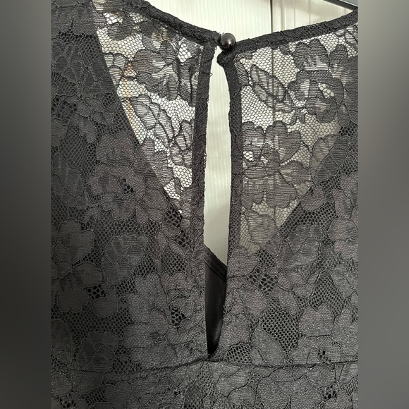 Francesca’s Black Lace Dress Size Small V- Neck Keyhole Back Flowy Sleeves NWT - Picture 7 of 8